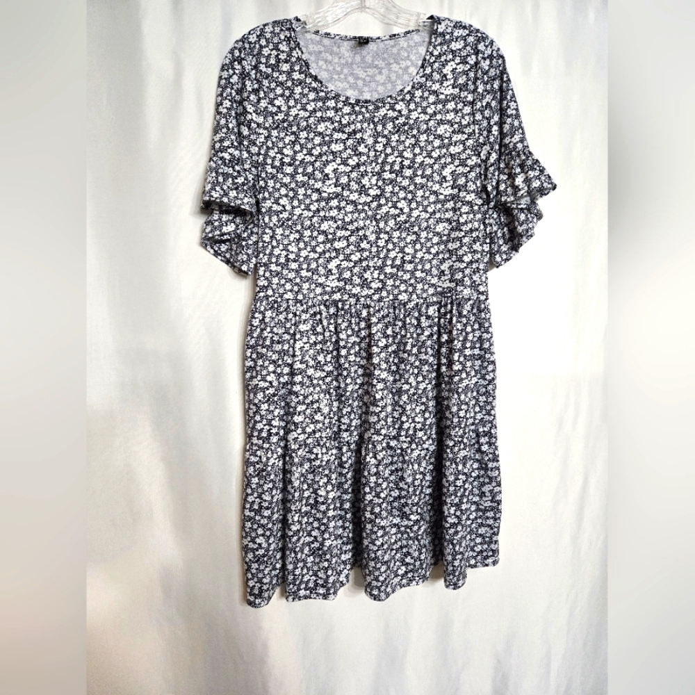 NCLOOK Black/White Flower Print Layered Relax Fit Dress. Size L